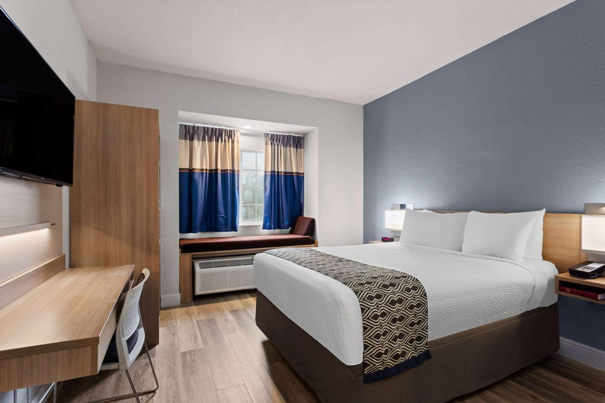 Microtel Inn And Suites - Зефирхиллс Экстерьер фото